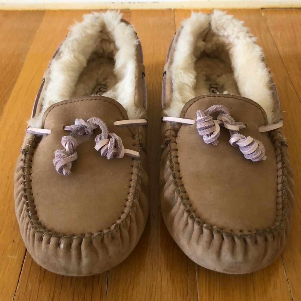 UGG Dakota Moccasin Slippers - Chestnut / Light Pink Accents